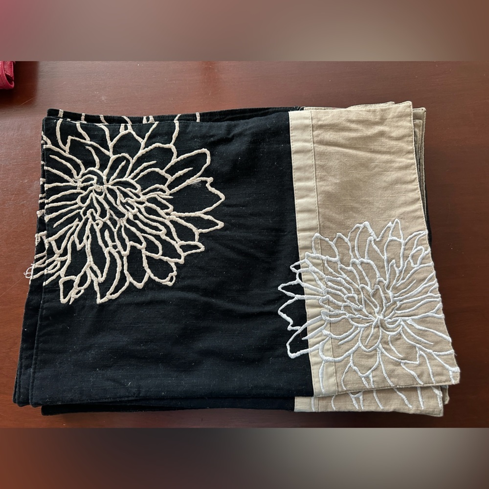 Set of 8 Black & Tan Floral Placemats
